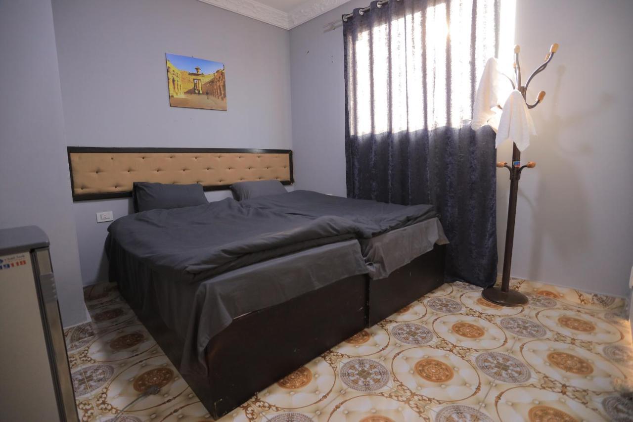 Three Golden Pyramids Bed & Breakfast *