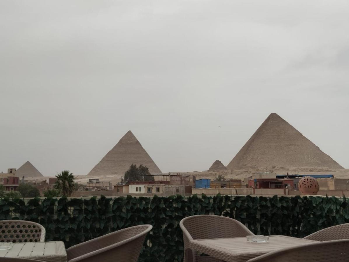 Three Golden Pyramids Bed & Breakfast *